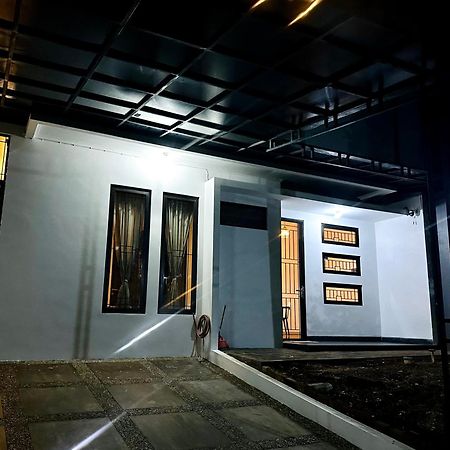 4-Bedroom Home In South Jakarta Nuansa Swadarma Residence By Le Ciel Hospitality Экстерьер фото