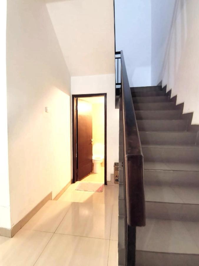 4-Bedroom Home In South Jakarta Nuansa Swadarma Residence By Le Ciel Hospitality Экстерьер фото