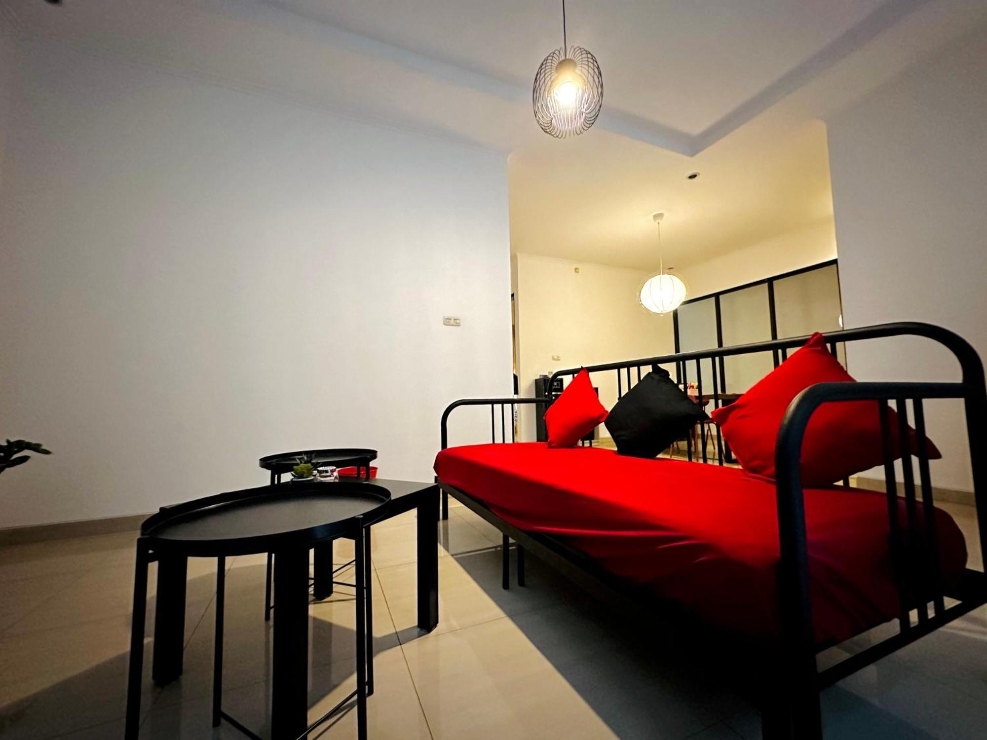 4-Bedroom Home In South Jakarta Nuansa Swadarma Residence By Le Ciel Hospitality Экстерьер фото