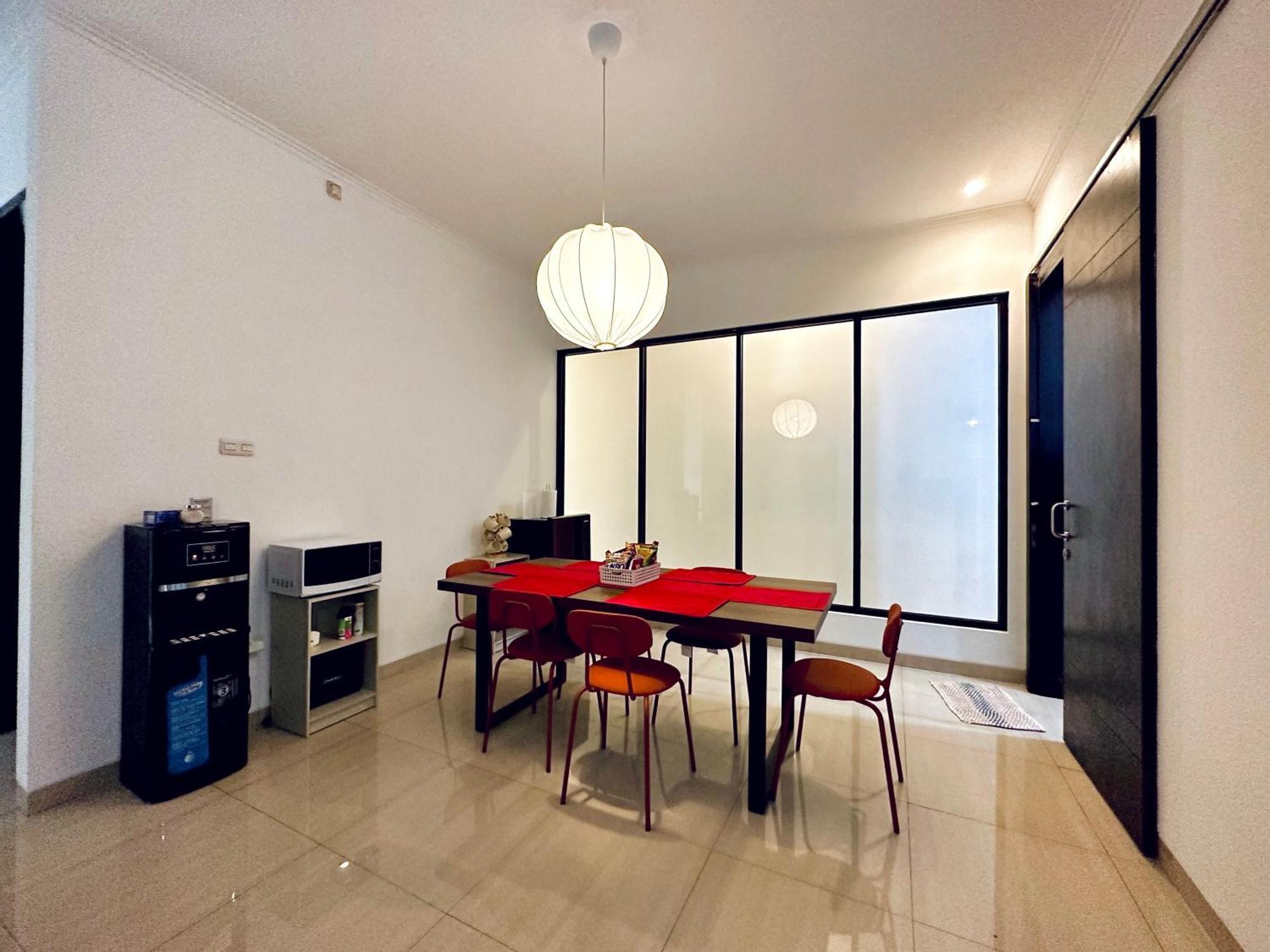 4-Bedroom Home In South Jakarta Nuansa Swadarma Residence By Le Ciel Hospitality Экстерьер фото